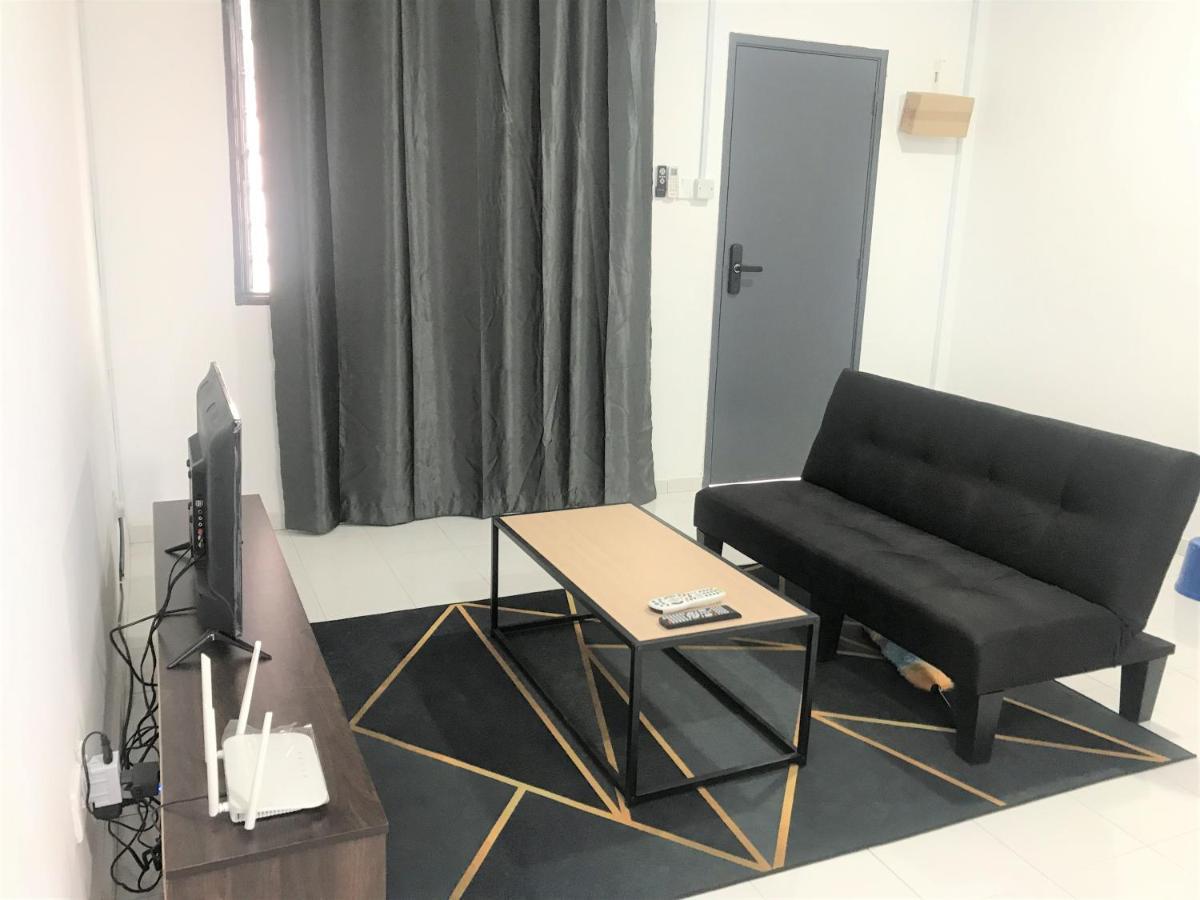 Oyo 90493 Jl Homestay Segamat Εξωτερικό φωτογραφία