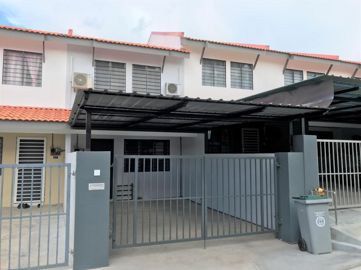 Oyo 90493 Jl Homestay Segamat Εξωτερικό φωτογραφία