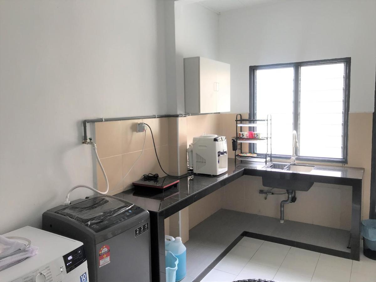 Oyo 90493 Jl Homestay Segamat Εξωτερικό φωτογραφία