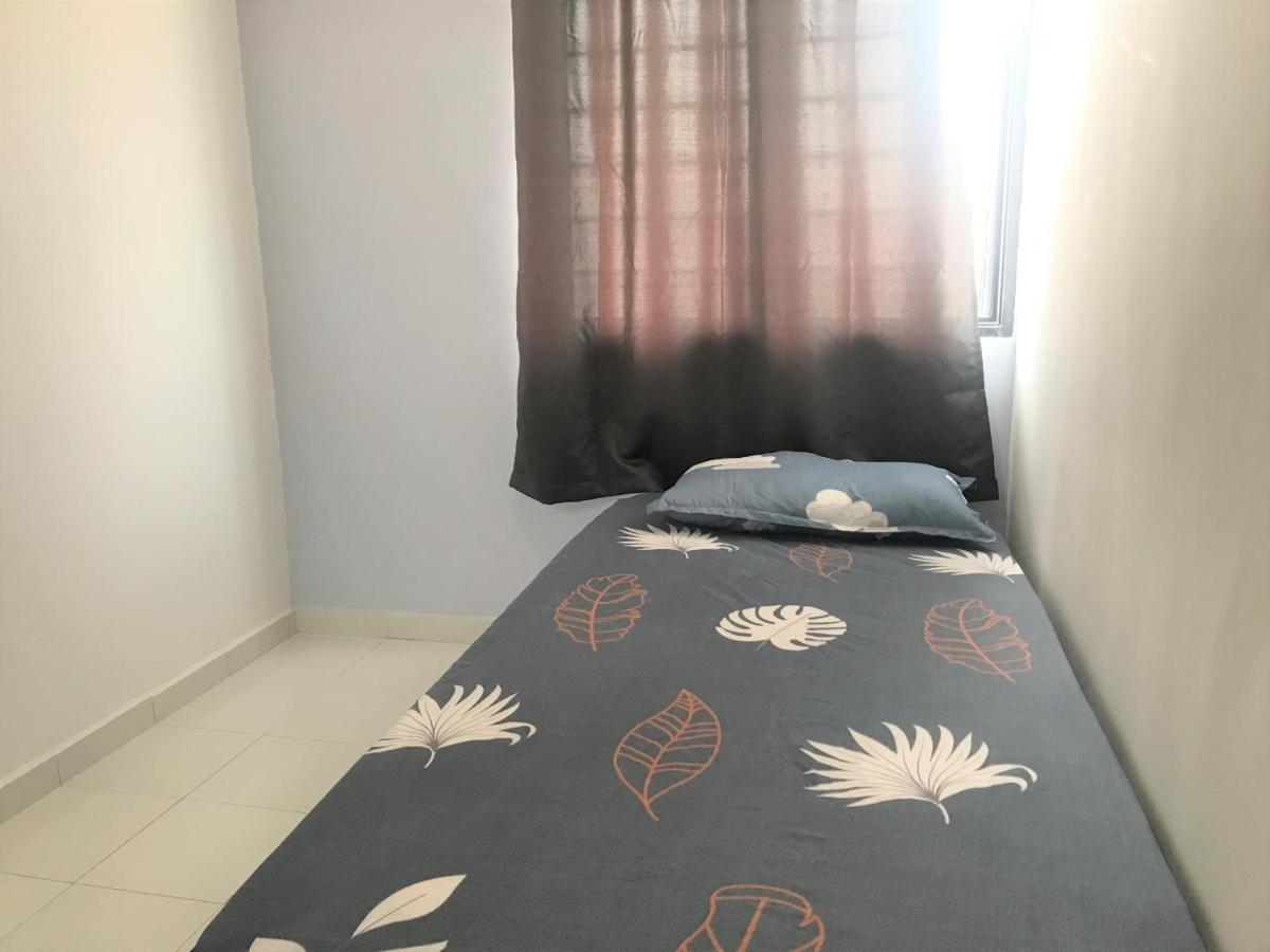 Oyo 90493 Jl Homestay Segamat Εξωτερικό φωτογραφία